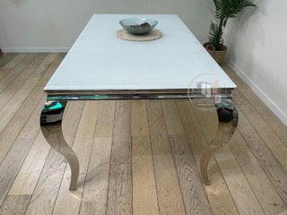 MESA DE COMEDOR DE CRISTAL Y PATAS CROMADAS