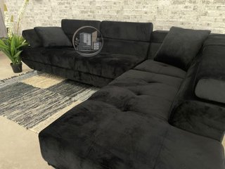 Sofá-rinconera en negro terciopelo