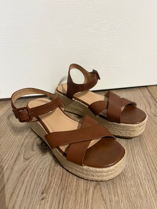Sandalias cuña tiras marrón
