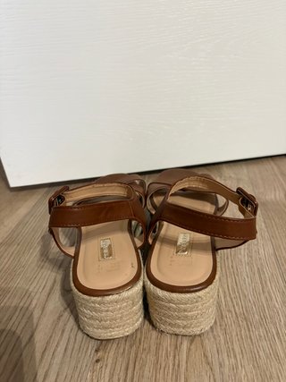 Sandalias cuña tiras marrón