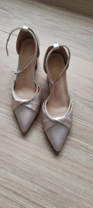 Zapatos de fiesta mujer tacón beige y pedrería