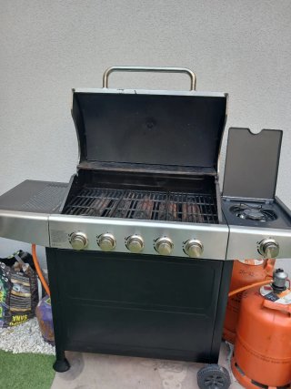 Barbacoa de Gas Prácticamente nueva solo un año
