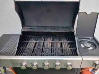 Barbacoa de Gas Prácticamente nueva solo un año