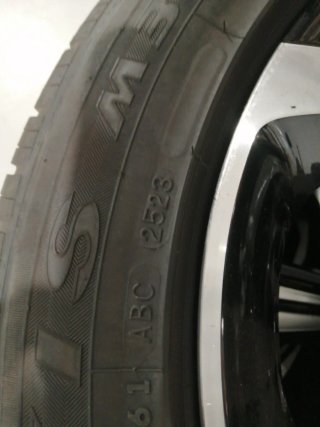 4 llantas y 4 neumáticos 215/55R17 94v