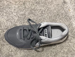 Deportivas Nike Air Gris y Blanco