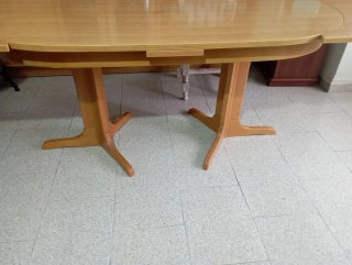 Mesa de comedor de madera