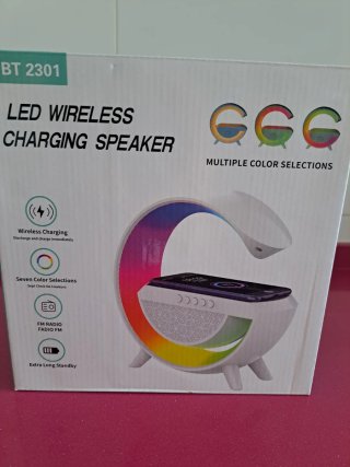 Altavoz Cargador Inalámbrico LED FM