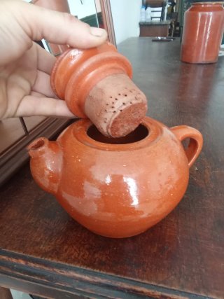 Tetera de barro artesanal