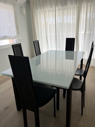 Mesa Calligaris y 8 Sillas Piel