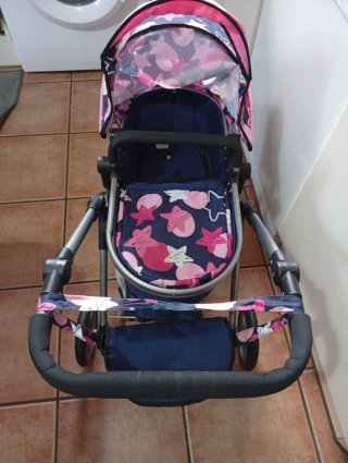 Carrito para muñeca con capota y cesta