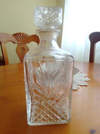 Botella de cristal tallado