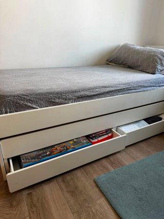 Cama nido con colchones y cajoneras