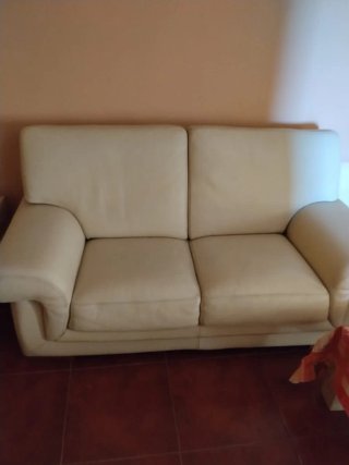 Sofá de piel beige 2 plazas