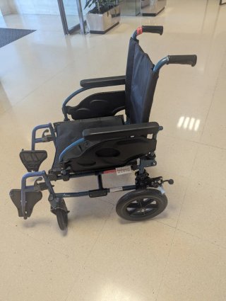 Andador con asiento y ruedas