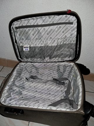 Maleta Wenger gris con detalles rojos