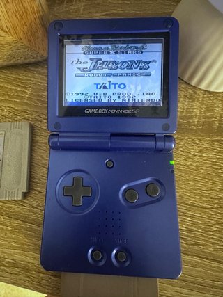 Game boy advance SP con su maletín + dos juegos.
