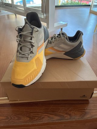 Zapatillas Adidas Terrex Gris y Amarillo