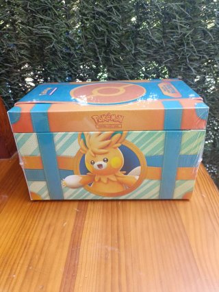 Maletín Aventuras en Paldea Pokémon TCG Sellado