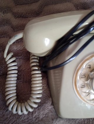 Teléfono antiguo beige