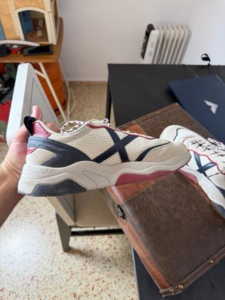 Zapatillas Munich Beige y Rojo