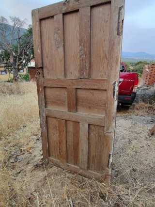 Puerta de madera antigua