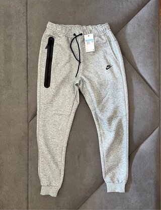 Conjunto Nike Tech Fleece Gris Talla M