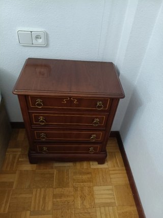 2 Mesitas de noche de madera