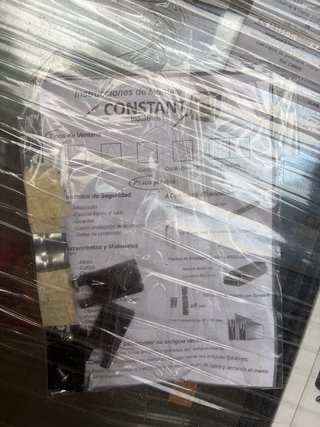 Ventana corredera con persiana sin abrir