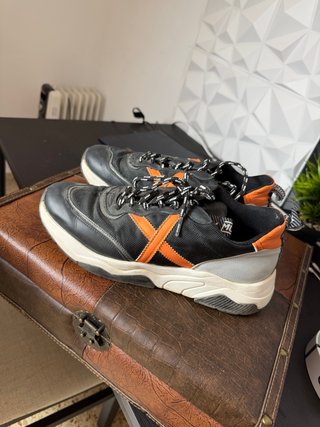 Zapatillas Munich Negras y Naranjas