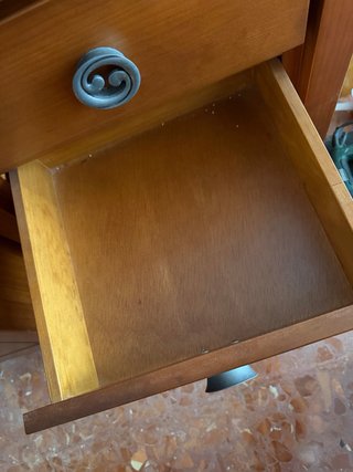 Armario de madera con cajones