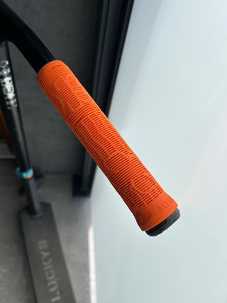 Patinete Lucky Negro y Naranja ENTREGA EN CORUÑA.