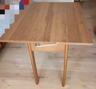 Mesa de madera extensible con cajones