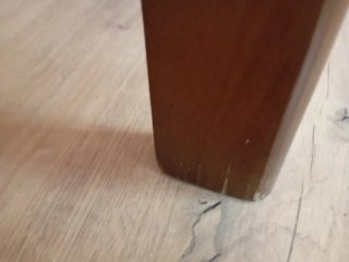 Mesa de madera extensible con cajones
