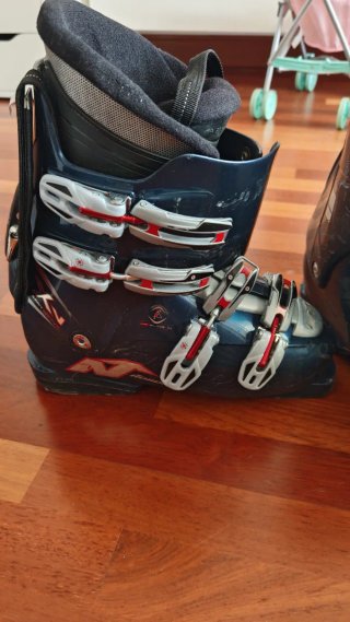 Botas y esquís de mujer Nórdica