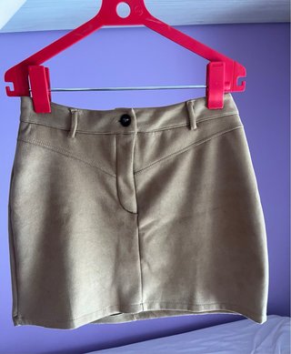 Falda corta camel
