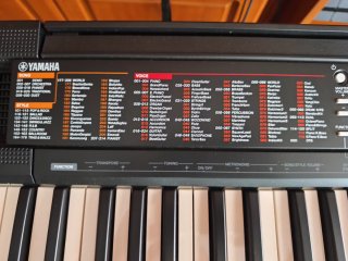 Piano Eléctrico Yamaha PSR-F51