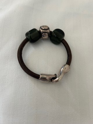 Pulsera Plata Cuero con Abalorios Verdes