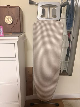 Cepillo de vapor Rowenta y tabla de plancha
