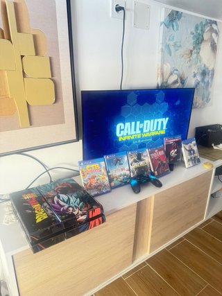 Consola PS4 + 6 Juegos + Mando