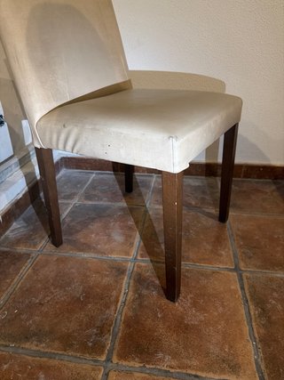 Silla de comedor beige y madera