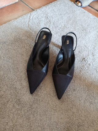 Zapatos de tacón ZARA negros