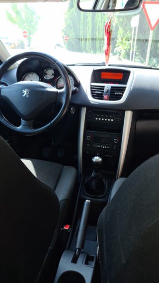 Peugeot 207 2012