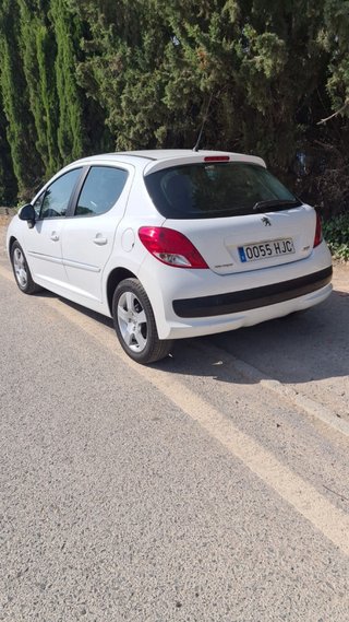 Peugeot 207 2012