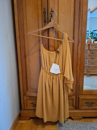 Vestido fiesta mostaza