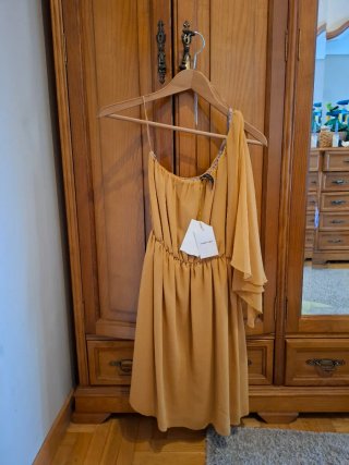 Vestido fiesta mostaza