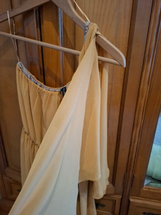Vestido fiesta mostaza