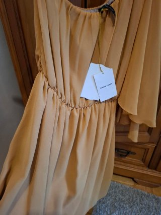 Vestido fiesta mostaza