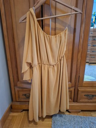 Vestido fiesta mostaza