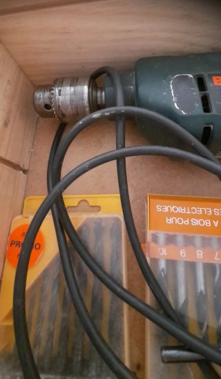 Taladro Bosch CSB 500-2 con brocas