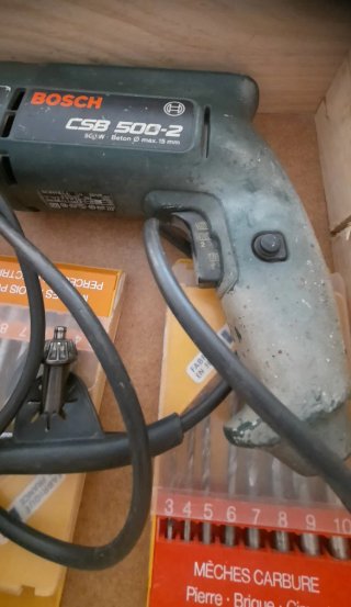 Taladro Bosch CSB 500-2 con brocas